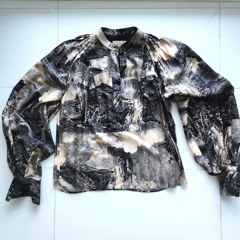Burberry Silk toile print blouse with voluminous sleeves.  Size 4
